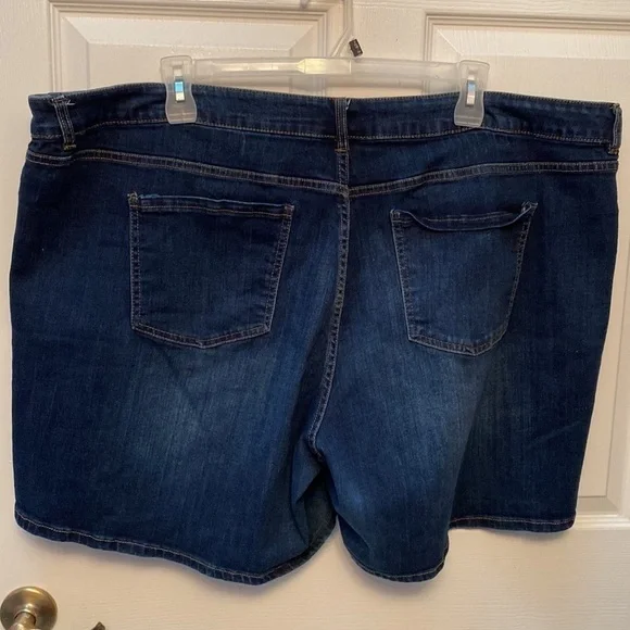 Womens Lane Bryant casual stretch solid blue plus size denim shorts size 28 - Picture 2 of 3